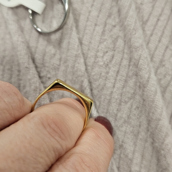 NEW Stainless Steel Gold or Silver-Tone Bar Rings - Multiple Sizes Available - Picture 4 of 4